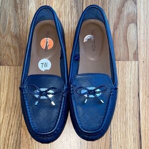 Nautica Faux Leather Navy Loafers with Bow Detail. Flats.  Size 7W. Wide Width